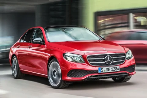 Mercedes-Benz Třída E E 300 e 2019 view 12
