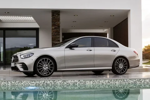 Mercedes-Benz Třída E E 300 e 2020 view 3
