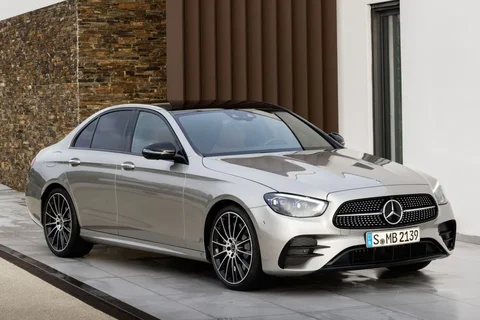 Mercedes-Benz Třída E E 300 e 2020 view 4