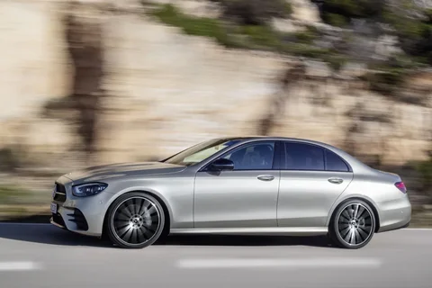 Mercedes-Benz Třída E E 300 e 2020 view 6