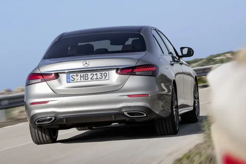 Mercedes-Benz Třída E E 300 e 2020 view 7