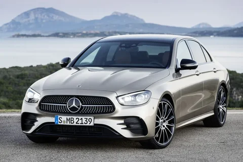 Mercedes-Benz Třída E E 300 e 2020 view 12