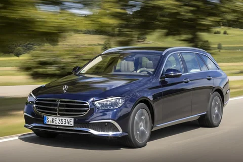 Mercedes-Benz Třída E E 300 e Estate 2020 view 2