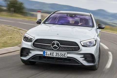 Mercedes-Benz Třída E E 300 e Estate 2020 view 4