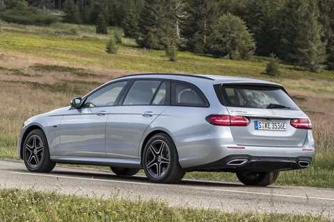 Mercedes-Benz Třída E E 300 e Estate 2020 view 6