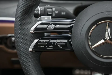Mercedes-Benz Třída E E 300 e Estate 2020 view 9