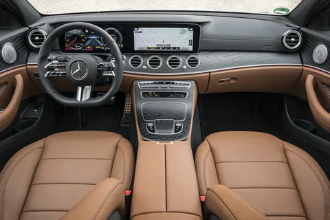 Mercedes-Benz Třída E E 300 e Estate 2020 view 10