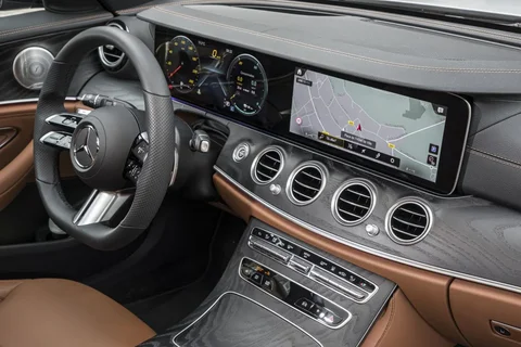 Mercedes-Benz Třída E E 300 e Estate 2020 view 11
