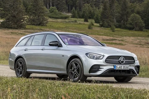 Mercedes-Benz Třída E E 300 e Estate 2020 view 12