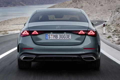 Mercedes-Benz Třída E E 300 e Business Solution 2026 view 4