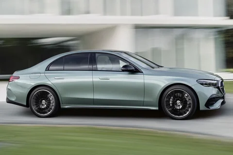 Mercedes-Benz Třída E E 300 e Business Solution 2026 view 6
