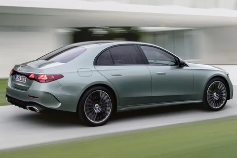 Mercedes-Benz Třída E E 300 e Business Solution 2026 view 7