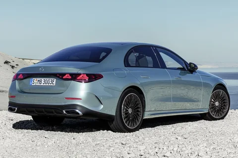 Mercedes-Benz Třída E E 300 e Business Solution 2026 view 11