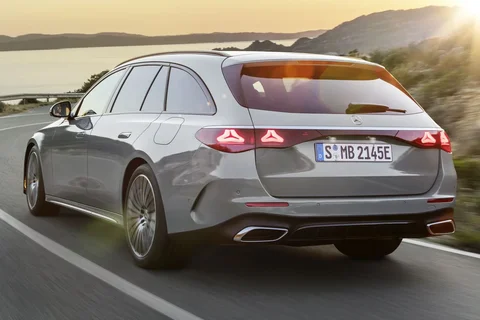 Mercedes-Benz Třída E E 300 e Business Solution Estate 2026 view 2