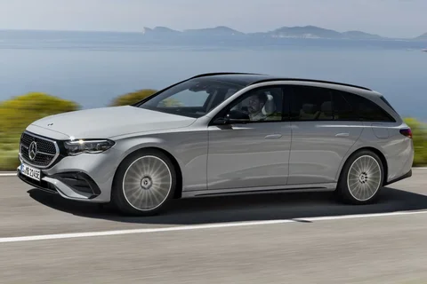 Mercedes-Benz Třída E E 300 e Business Solution Estate 2026 view 7
