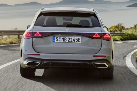 Mercedes-Benz Třída E E 300 e Business Solution Estate 2026 view 9