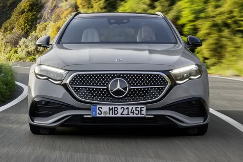 Mercedes-Benz Třída E E 300 e Business Solution Estate 2026 view 10
