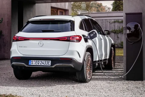 Mercedes-Benz EQA 250+ Business Solution 2025 view 2