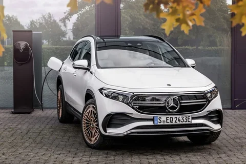 Mercedes-Benz EQA 250+ Business Solution 2025 view 3