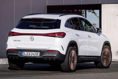 Mercedes-Benz EQA 250+ Business Solution 2025 view 4