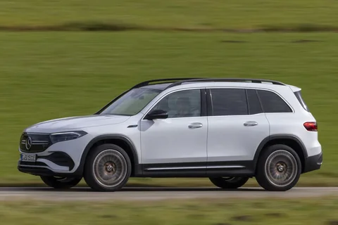 Mercedes-Benz EQB 250+ Business Solution 2025 view 4