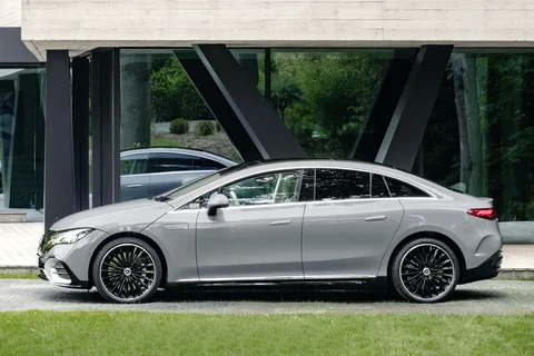 Mercedes-Benz EQE 350+ Long Range 2022 view 7