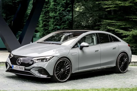 Mercedes-Benz EQE 350+ Long Range 2022 view 8