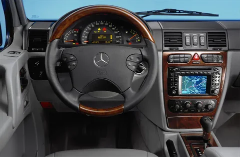 Mercedes-Benz G-Class 2000 front view