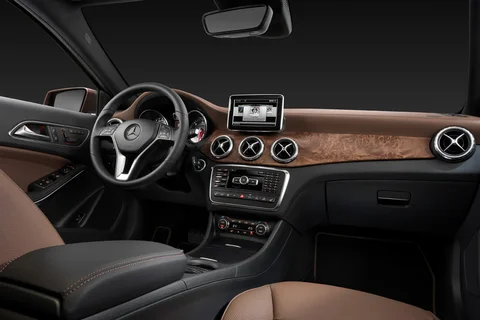 Mercedes-Benz GLA 220 CDI 2014 view 3