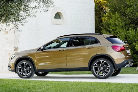 Mercedes-Benz GLA 220 d 2017 view 3