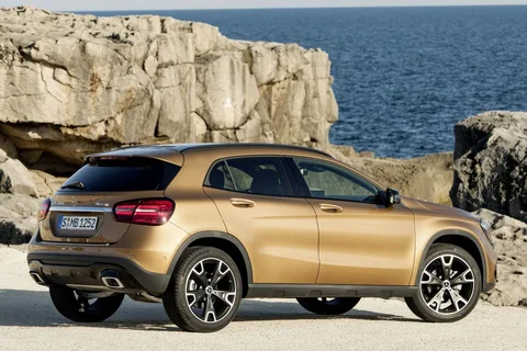 Mercedes-Benz GLA 220 d 2017 view 4