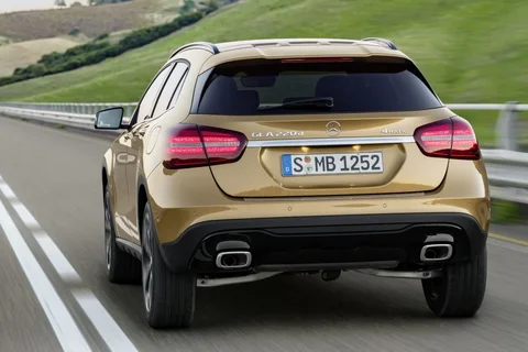 Mercedes-Benz GLA 220 d 2017 view 11