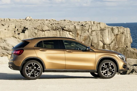 Mercedes-Benz GLA 220 d 2017 view 12