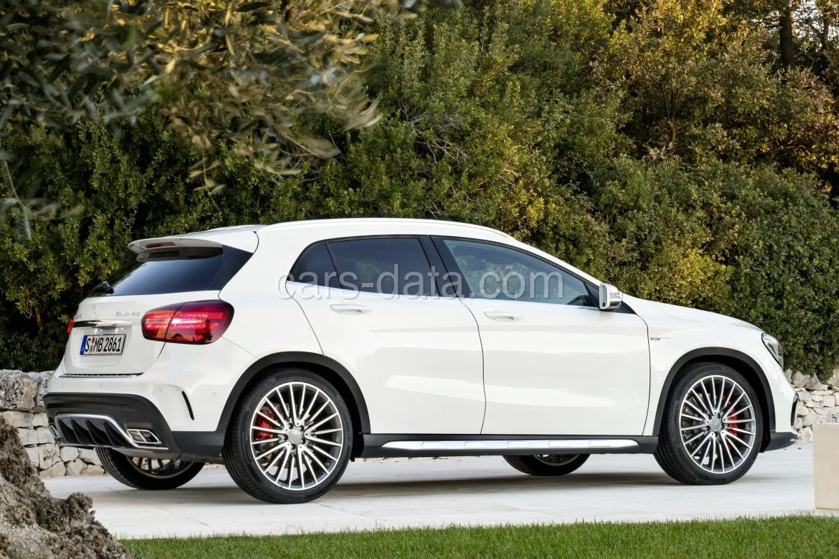 Mercedes-Benz GLA 45 AMG 4MATIC 2017 front view
