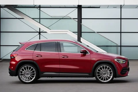 Mercedes-Benz GLA 200 2020 view 2