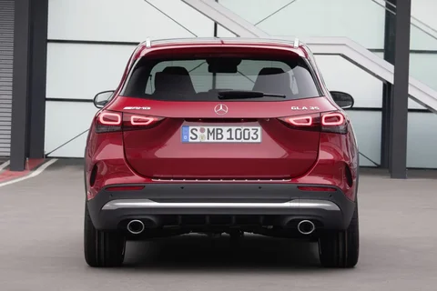 Mercedes-Benz GLA 200 2020 view 3