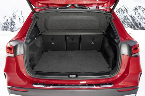 Mercedes-Benz GLA 200 2020 view 8