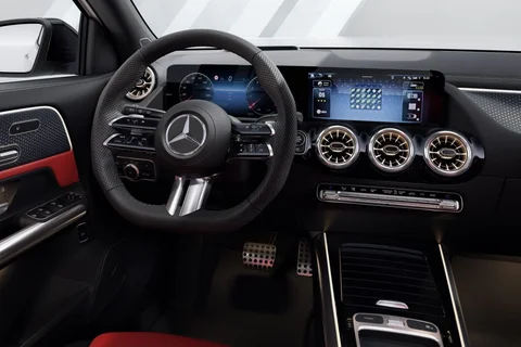 Mercedes-Benz GLA 250 e Business Solution 2025 view 5