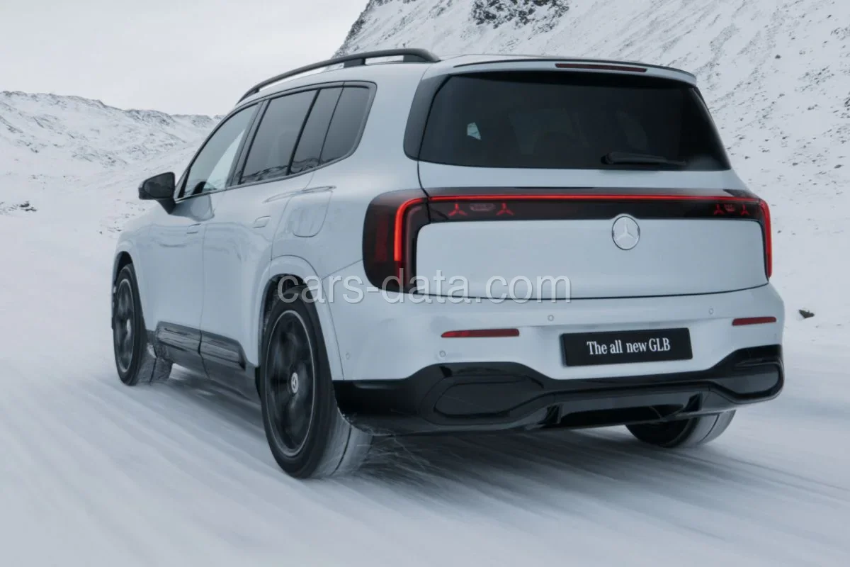 Mercedes-Benz GLB 200 EQ Business Solution 2026 front view