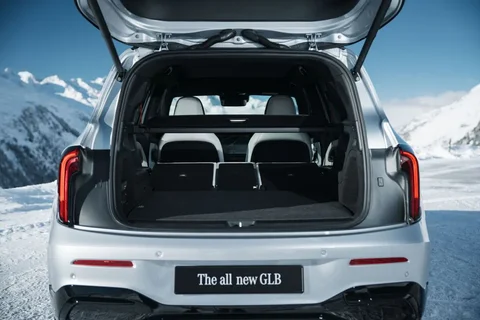 Mercedes-Benz GLB 200 EQ Business Solution 2026 view 4