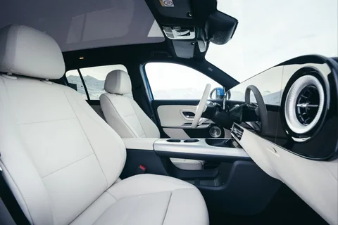 Mercedes-Benz GLB 200 EQ Business Solution 2026 view 9