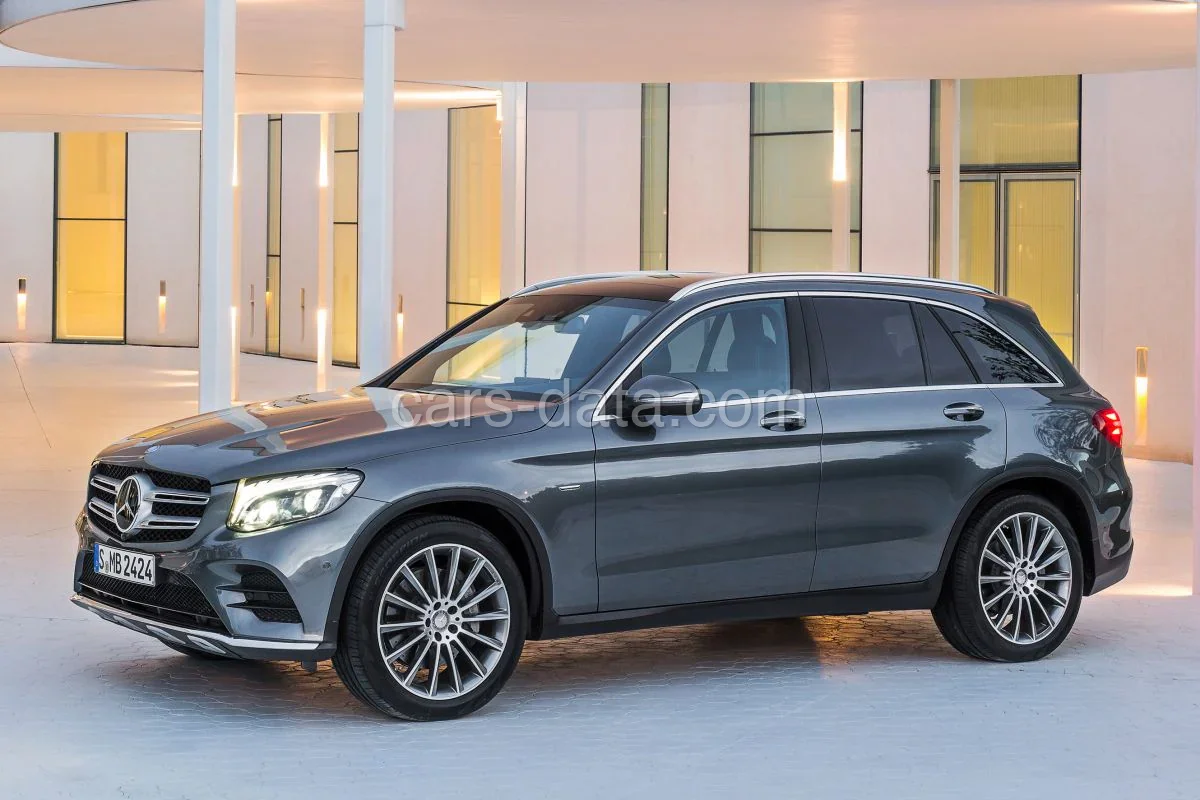Mercedes-Benz GLC 350 e 4MATIC 2016 front view