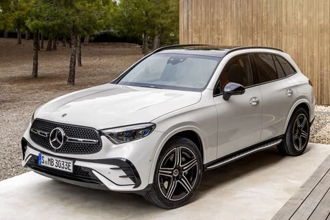 Mercedes-Benz GLC 63 AMG E Performance 2023 view 2