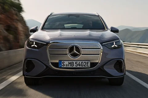 Mercedes-Benz GLC 400 4MATIC Launch Edition 2025 view 3