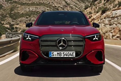 Mercedes-Benz GLC 400 4MATIC Launch Edition 2025 view 5