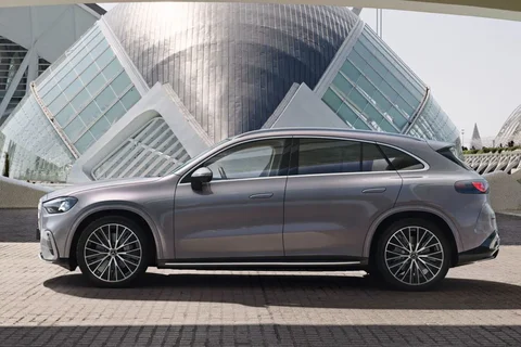 Mercedes-Benz GLC 400 4MATIC Launch Edition 2025 view 6