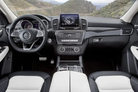 Mercedes-Benz GLE 500 e 4Matic 2015 view 3