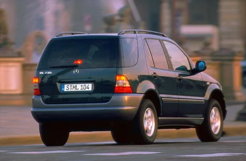 Mercedes-Benz Třída M ML 320 1998 view 4