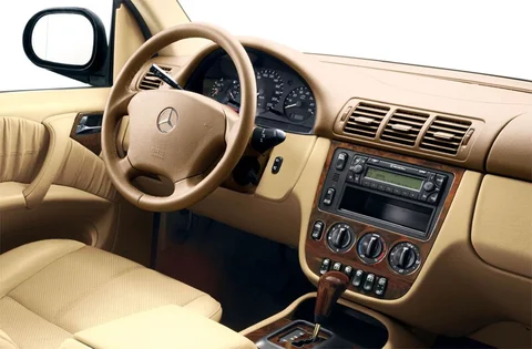Mercedes-Benz Třída M ML 320 1998 view 3