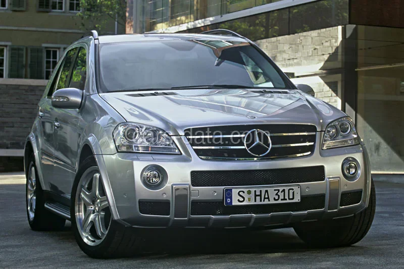 Mercedes-Benz Třída M ML 63 AMG 2006 front view